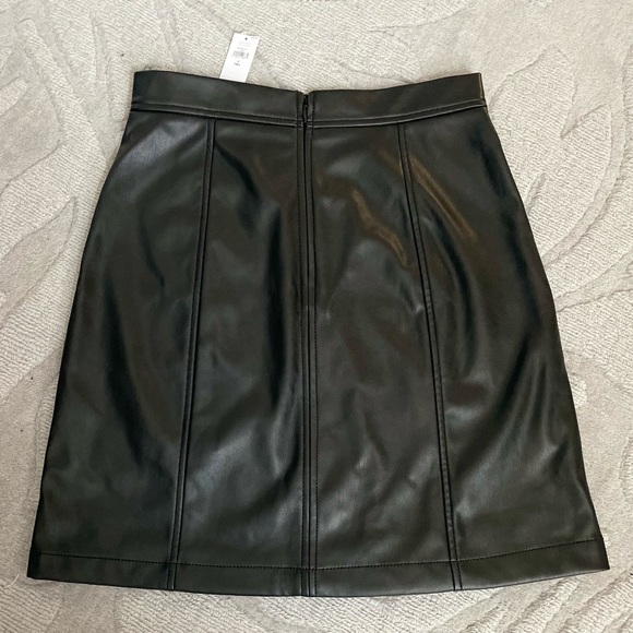Banana Republic Rocca Vegan Leather Mini Skirt - Black, size 2 - Picture 5 of 5